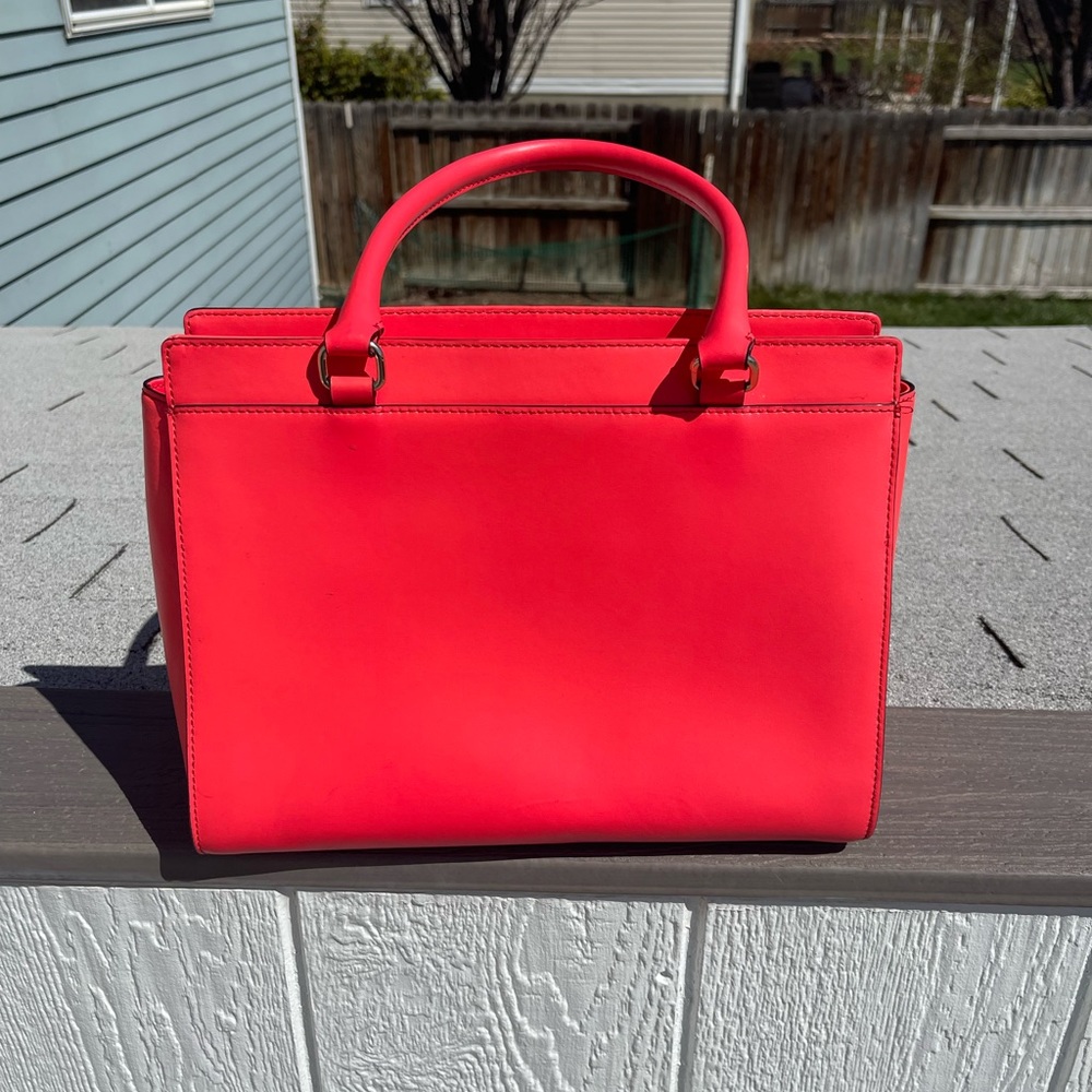 Such a cute Kate Spade purse! 😍 - Picture 3 of 8
